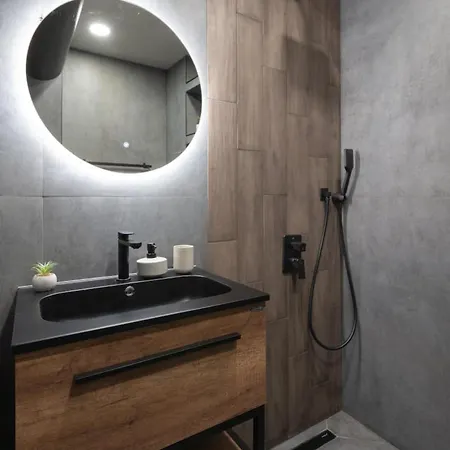 - Exclusive 1bd In Center Lejlighed *
